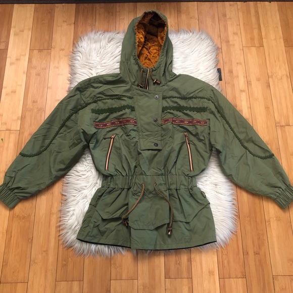 Vintage Skiing Passport Snowboard Embroidered Green Hooded Womens Jacket size S